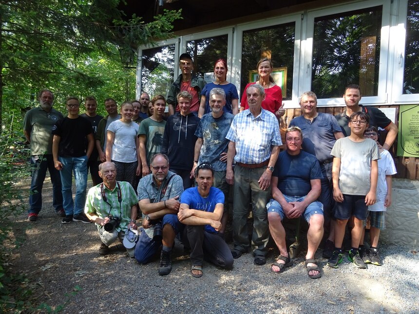 Gruppenfoto der Teilnehmer beim Wochenendseminar "Grundlagen der Vogelberingung" in Gelenau