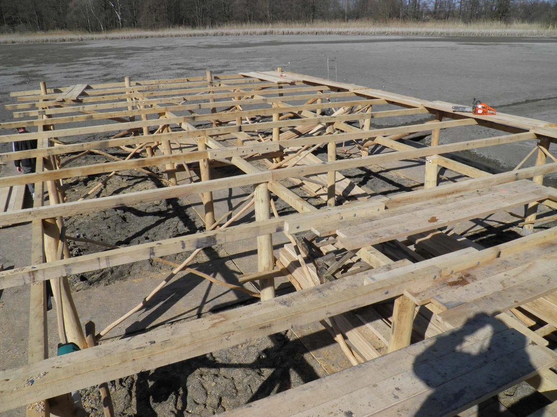 Zwischenstand beim Bau der Nisthilfe im Frühjahr 2014