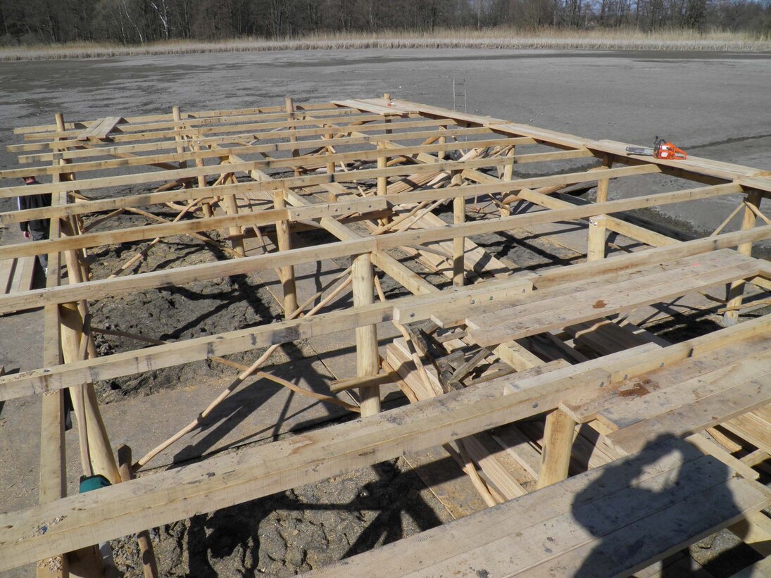 Zwischenstand beim Bau der Nisthilfe im Frühjahr 2014 